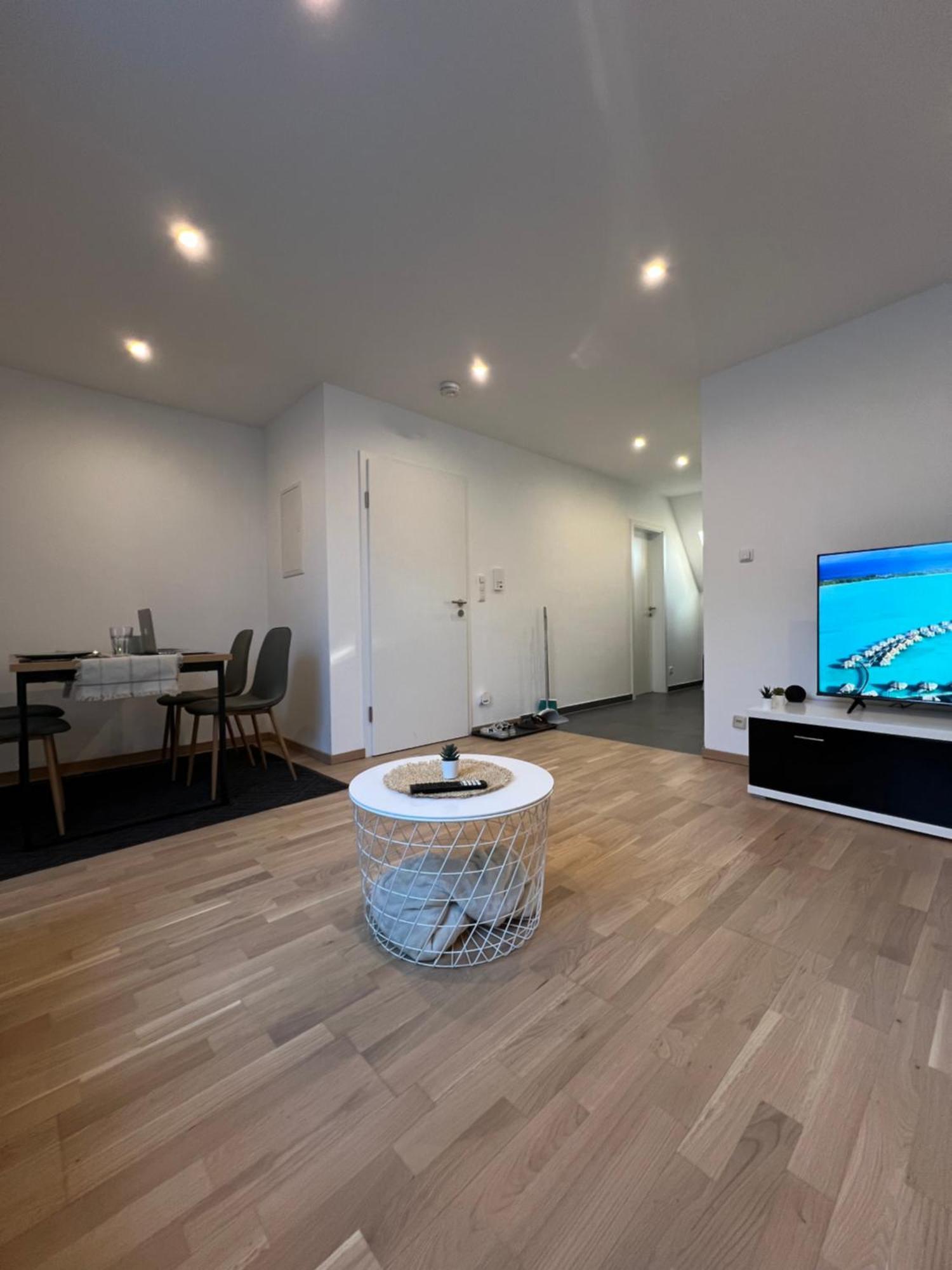 Moderne Wohnung Karlsruhe Neureut, Fussbodenheizung - Regendusche - Waschmaschine - Stellplatz Zewnętrze zdjęcie
